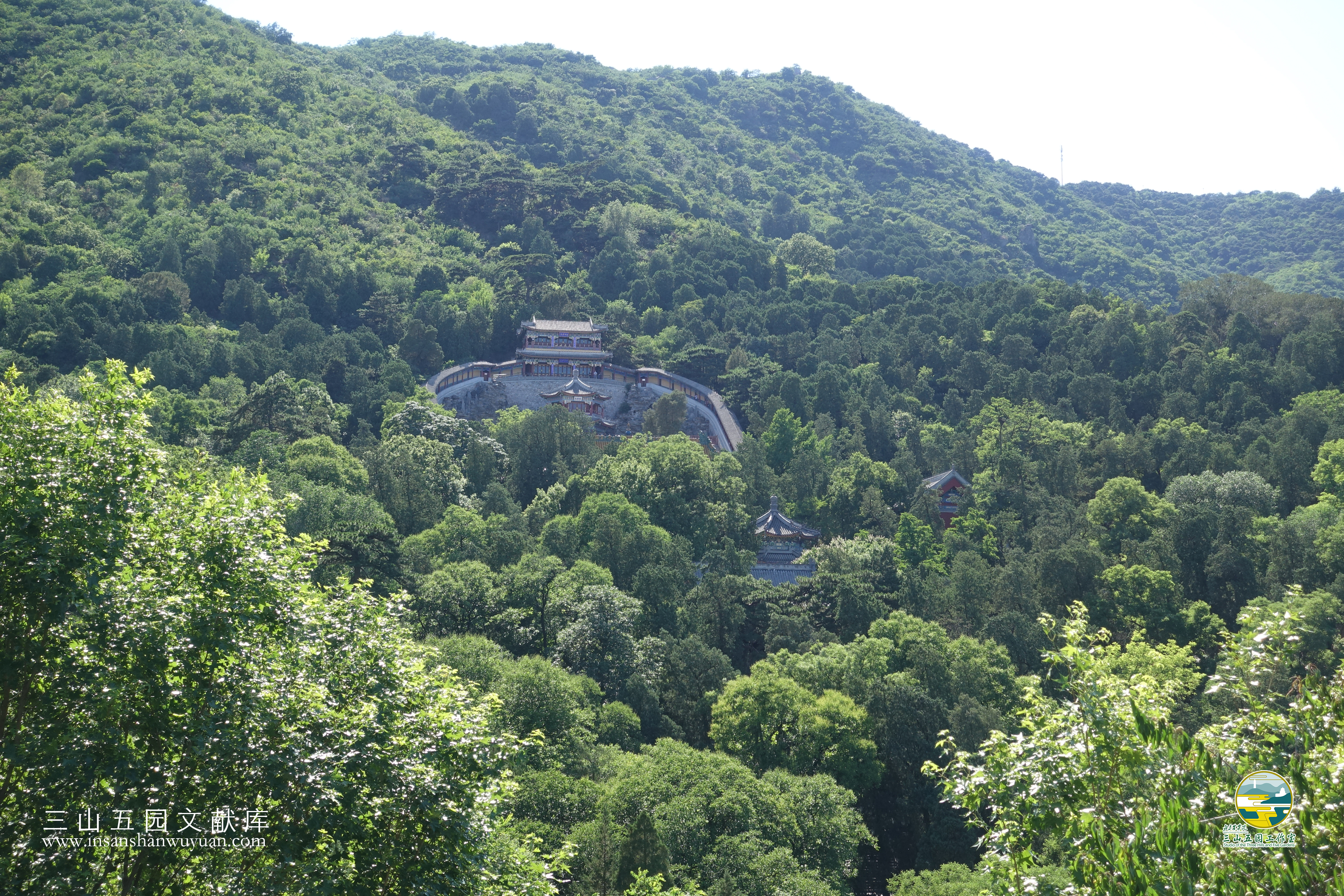 香山寺全景（从看云起眺望）.jpg